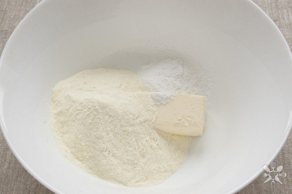 барфи с кокосом и молоком восточная сладость, которая совсем не сложно готовитсянам понадобится:- сливочное масло 60 г(размягченное)- сухое молоко 110 г- сахарная пудра 30 г- сливки 1 ч. л.