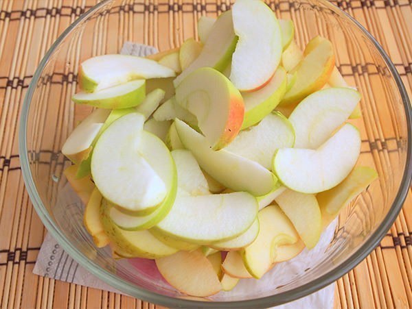 Нежнейший бисквитный пирог с яблочками 