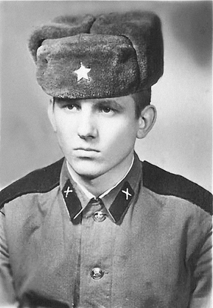 Российские знаменитости, которые служили в армии (43 фото) -------------------------------------------------------------Немало известных советских и российских знаменитостей в молодые годы