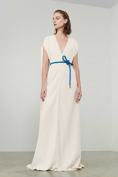 Виктория Бекхэм выпустила линию свадебной одежды, и это совсем не то, что вы ожидаете Платья и костюмы для модных невест.Обычно Виктория Бекхэм не шьет свадебные платья. Исключение она делает