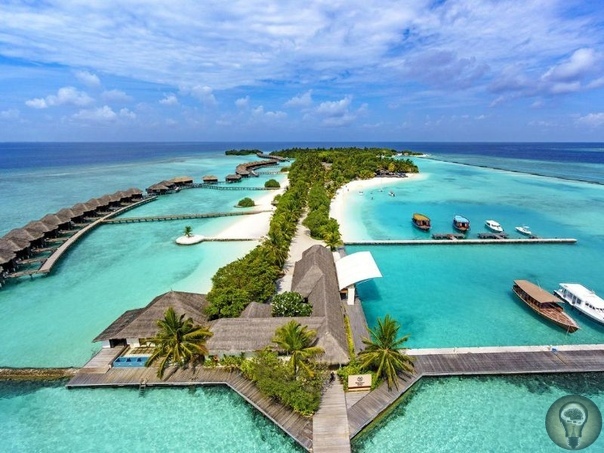 Чем заняться на Мальдивских островах 1. Полетать на гидросамолете Мальдивские острова настолько крошечные, что каждый отель здесь занимает отдельный остров. До ближайших к международному