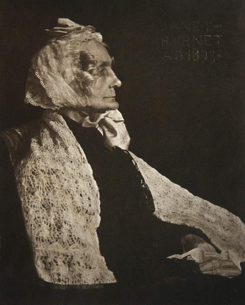 Джеймс Крейг Аннан (1864), почётный член Королевского фотографического общества. Большую часть изображений он создал при помощи процесса фотогравюры. Работы Аннана пронизаны эстетикой 18-го века