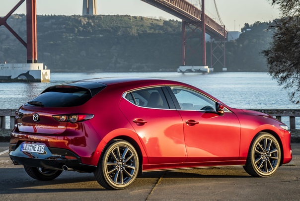 Обзор : Mazda3 Hatchbac Двигатель: 2.0 R4 SYACTIV-G M HybridМощность: 122 л.с. при 6000 об/мин Крутящий момент: 213 Нм при 4000 об/мин Трансмиссия: Механика 6 ступ. Разгон до сотни: 10.4 сек