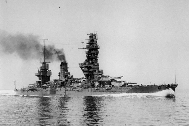 IJN Fusō () и его пагода Линейный корабль ВМС Японии Фусо был заложен 11 марта 1912 года на верфи в Куре. В состав флота вошел 8 ноября 1915 года. Длина корабля составляла 205 метров, ширина