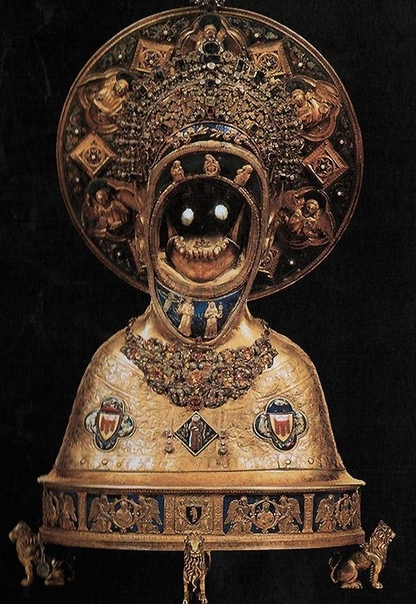 Реликварий челюсти святого Антония, около 1349 года. Падуе, Италия Почитание мощей древняя церковная традиция. Еще в римских катакомбах почитались мощи первых мучеников. В течение веков эта