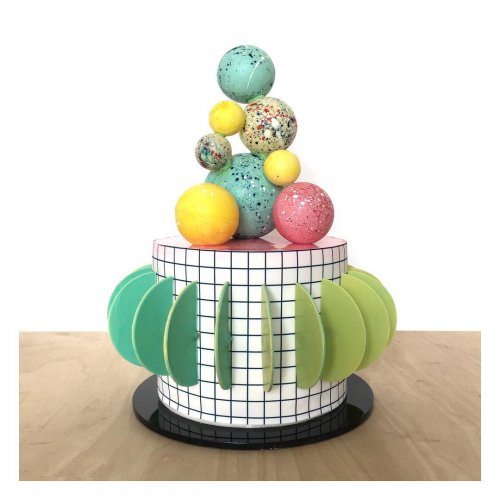 Постмодернистские торты модного дизайнера, переквалифицировавшегося в пекаря Студия дизайна тортов A.R.D. Baery (Лондон) специализируется на изготовлении на заказ тортов и конфет в уникальном