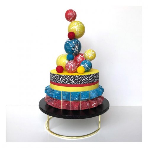 Постмодернистские торты модного дизайнера, переквалифицировавшегося в пекаря Студия дизайна тортов A.R.D. Baery (Лондон) специализируется на изготовлении на заказ тортов и конфет в уникальном